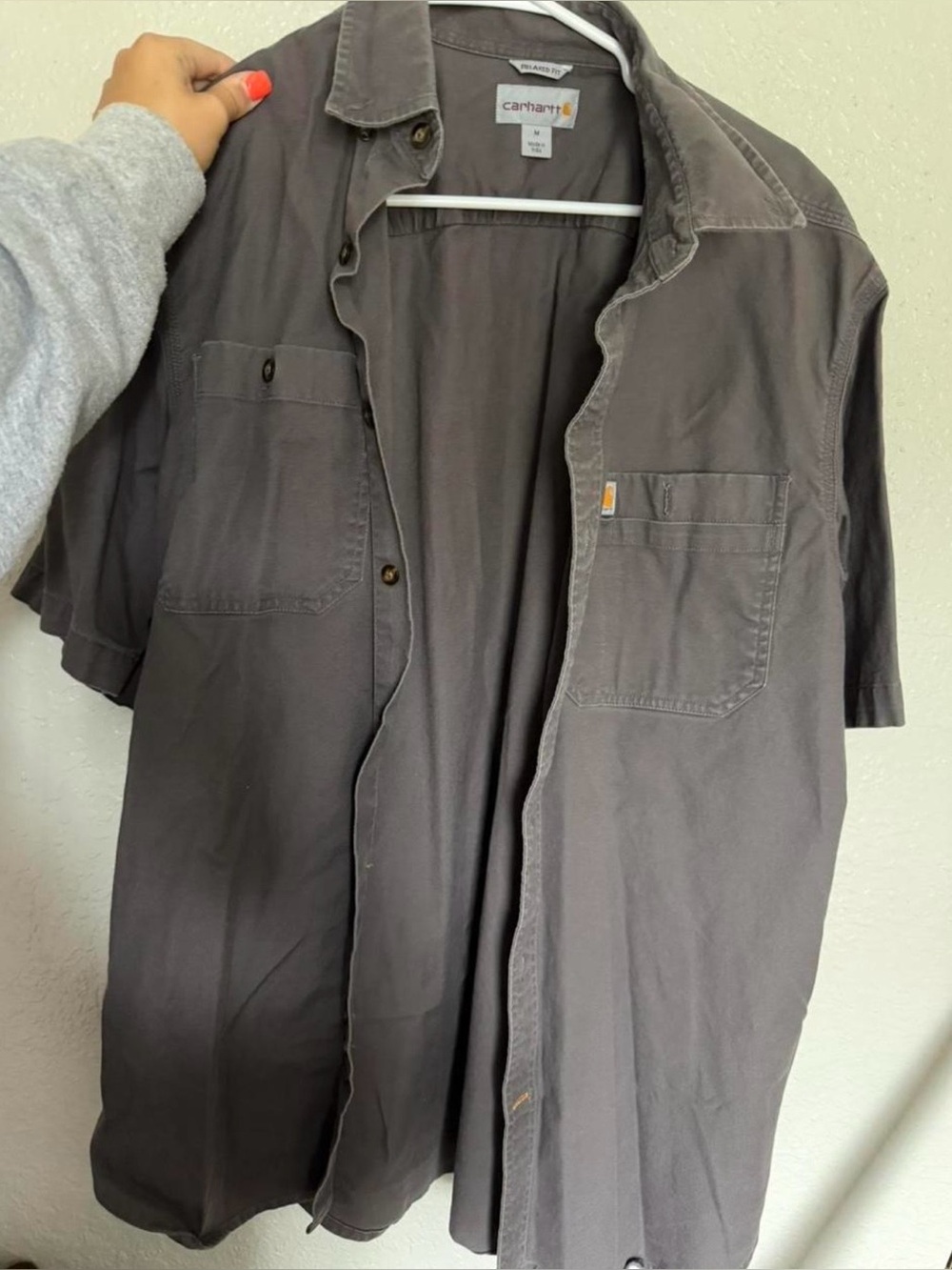 Carhartt Men’s Short-Sleeve Shirt in Charcoal
size medium
relaxed fit